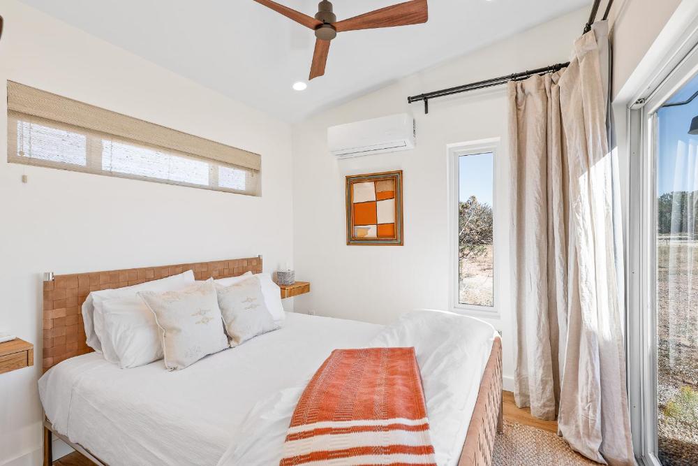 Deluxe Queen Room interior